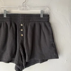 Old Navy Dark Grey Waffle‎ Knit Button Front Lounge Shorts Size M thumbnail 2