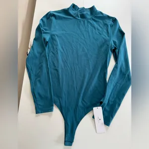 NWT CRZ YOGA Butterluxe Long Sleeve Bodysuit Mock Turtleneck in Borealis Green thumbnail 3