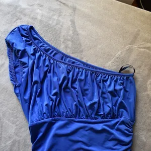 XS- Arden B. One‎ Shoulder Rouched Dress thumbnail 2