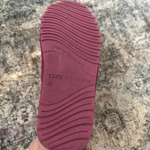 EMU Australia Stinger Micro W10937 Berry Wine Sheepskin Ankle Boots Womens 8 thumbnail 5
