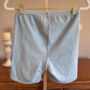 SKIMS Outdoor Bike Shorts Denim Blue Size Small NWT thumbnail 4
