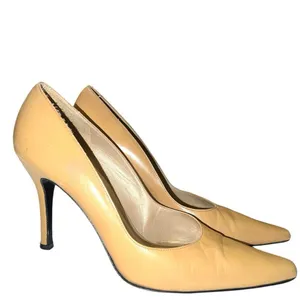Stuart Weitzman luxury cute classic tan heels! thumbnail 5
