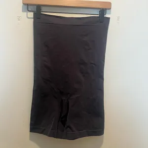 SKIMS- Core Sculpt High Waisted Shorts Black Size L thumbnail 2