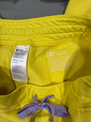 Limited Edition FIGS set in Lifesaver Yellow thumbnail 6