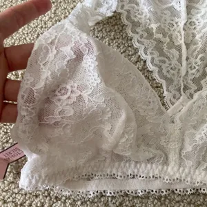 NEW Victoria’s Secret White Sheer Bralette Racerback Light Support Small NWT thumbnail 2