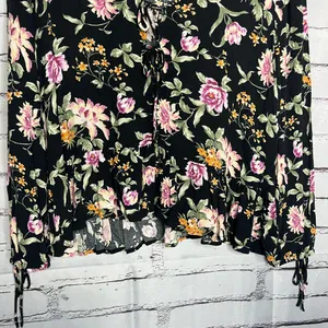 American Eagle Black Floral Tie-Front Blouse M Silky Viscose Resort Casual Top thumbnail 4