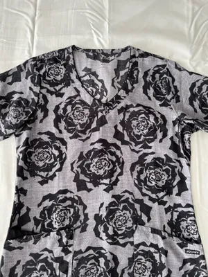 Grey And Black Rose Print Scrub Top Gray Size XS thumbnail 2