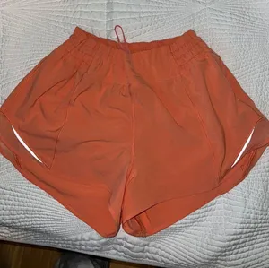 Lululemon Hotty Hot Short 2.5” thumbnail 1