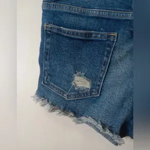 H&M Divided‎ Distressed Denim Shorts Women’s Size 2 thumbnail 9