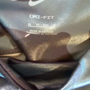 Nike One- NWT- blue camo leggings- XS thumbnail 4