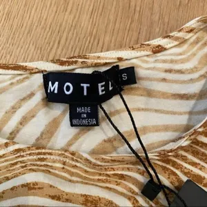 Motel Rocks Heloise Crop Top in Desert Terrain Tan thumbnail 3