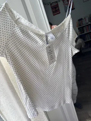 H&M Off-The-Shoulder Top thumbnail 2
