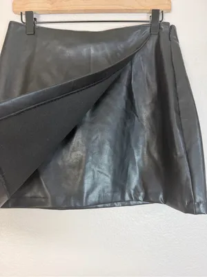 Abercrombie and Fitch A&F Faux Vegan Leather Black Mini Skort size Medium thumbnail 5