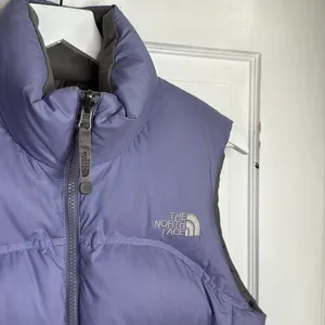 The North Face Women’s Lilac Purple Gilet Puffer Down Jacket Vest W1461 Sz S thumbnail 2
