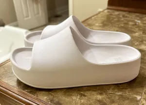 White Slides Size 7 thumbnail 1