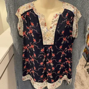 DR2 Floral Split Neck Flowy Boho Style Floral Professional Blouse Blue Size M thumbnail 1