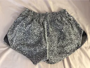 Lululemon Shorts Hotty Hot 2.5" thumbnail 2
