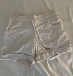 Lululemon shorts thumbnail 1