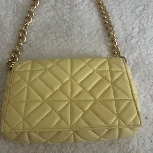 Boutique Yellow Quilted Chain Shoulder Bag thumbnail 3