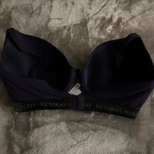 Victoria's Secret Deep Purple T-Shirt Bra Size 34DDD thumbnail 5