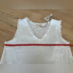 New In Women’s White Top and Shorts Set thumbnail 6