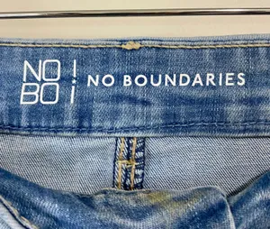 No Boundaries Women’s Light Wash Skinny Denim Jean Size 11 thumbnail 4