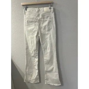 Hidden Jeans Women's‎ Size 26 White Denim Flare Leg w/Side Slits thumbnail 2