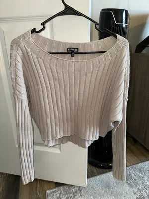 Express sweater thumbnail 2