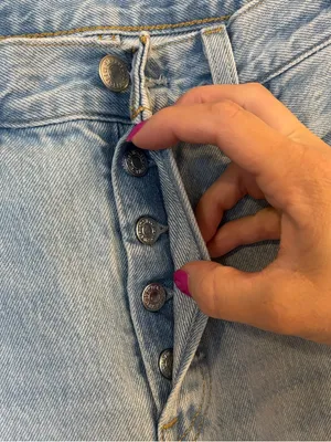 LEVIS 501 medium/light wash 100% cotton Denim Jeans thumbnail 4