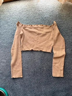 Grey off the shoulders long sleeve crop top thumbnail 1