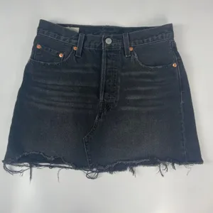 Levi's Deconstructed Mini Skirt Faded Black Frayed Raw Hem Size‎ 26 Women Denim thumbnail 4