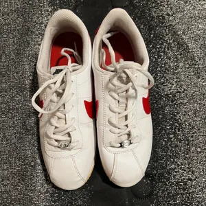 Womens sz8.5 Nike Cortez lowtops thumbnail 5