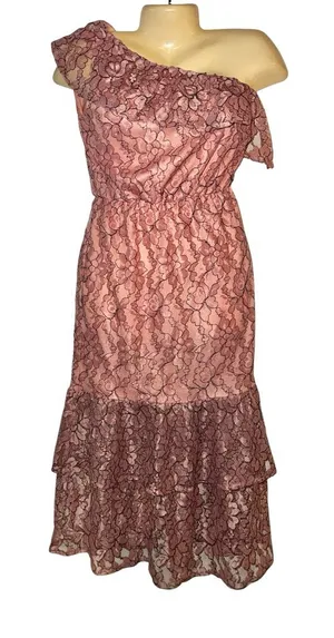 PrettyLittleThing Rose One-Shoulder Lace Midi Dress thumbnail 1