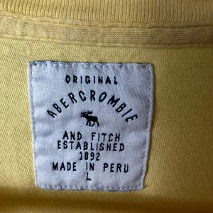 Y2K Abercrombie & fitch yellow t-shirt‎ women's size large thumbnail 5