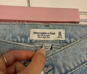 Abercrombie Curve Love Ultra High Rise 90s Straight Jean NWT thumbnail 10