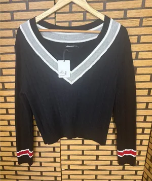 Olivaceous Black With Gray Stripe Cable Knit V‎ Neck Sweater Size Small thumbnail 1