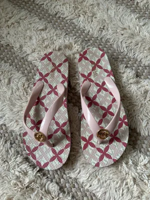 Michael Kors Light Pink Logo Medallion Flip Flop Sandals Size US 6M thumbnail 2