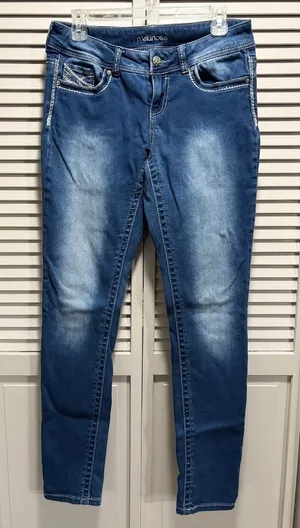 Maurices Med Wash Embroidered Straight Denim Jeans Size M-L Low‎ Rise Pockets thumbnail 1