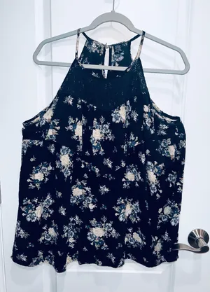 Torrid Women’s Ruffle Floral Halter Top Size 0 Large thumbnail 1