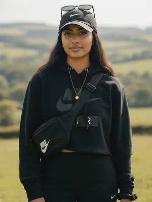 Nike Air Cropped Fleece Hoodie Black Women’s Medium Oversized Athleisure in EUC thumbnail 3