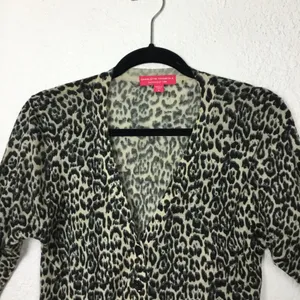 Charlotte Tarantola Anthropologie Women’s Cardigan Size S Animal Print Botton up. thumbnail 4