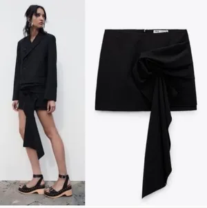 NWT Zara black asymmetric mini skirt Limited Edition. Size Large thumbnail 5