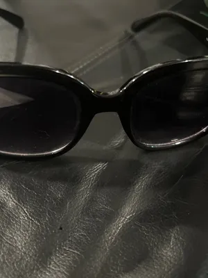 Guess Black Cat-Eye Sunglasses with Pink Corner Accents thumbnail 13