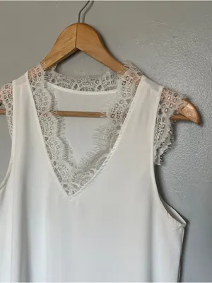 Anthropologie White Lace V-Neck Sleeveless Top thumbnail 4