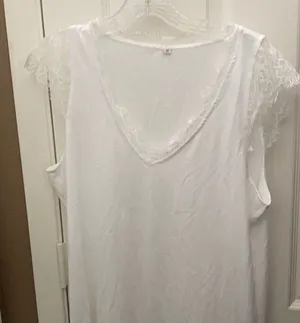 FINAL MARKDOWN Raw edge ladies top (M) White Size M thumbnail 1