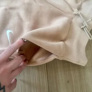 Nike Women’s Tan Joggers thumbnail 4