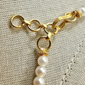 Faux pearl gold tone beaded necklace thumbnail 3