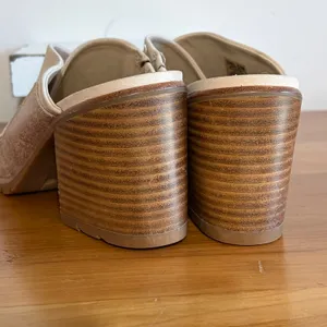 Sorel Joanie II Mule Tan Metallic Rose Gold Leather Block Heel Sandals NL3578 thumbnail 5