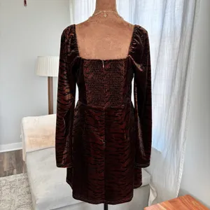 Le Lis Dress Medium Bronze Tiger Print Velvet Square Neck Long Sleeve Whimsygoth thumbnail 10