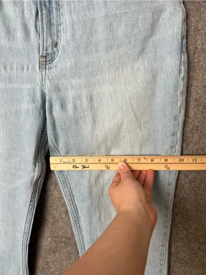 Abercrombie & Fitch Woman’s‎ Size 10 Light Wash Women’s High Rise Mom Jeans thumbnail 6